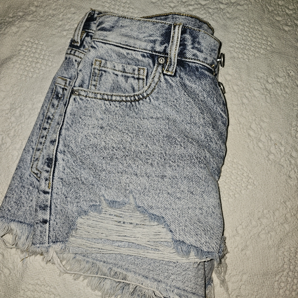 PacSun Women's Light Wash Distressed Jean Shorts - Picture 5 of 7